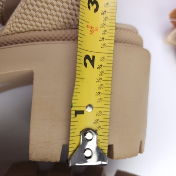 Arizona Chunky Platform Beige Strappy Sandals Sz 8 - Picture 9 of 10